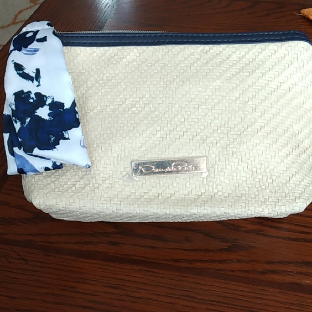 Oscar De La Renta Creme And Blue Zipper Bag